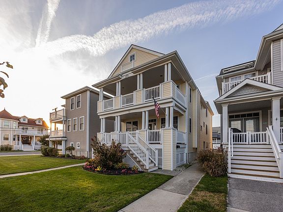 2nd image of 256 Simpson Ave #256