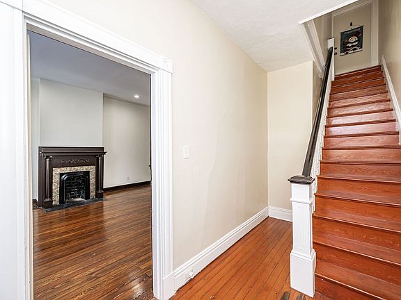 5th image of 3203 Parkwood Ave APT A