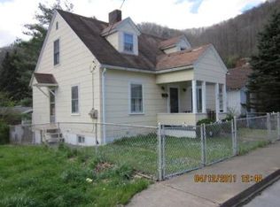 808 Frantz Ave, Mullens, WV 25882