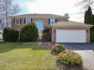 1042 Mountain Glen Way, Carol Stream, IL 60188