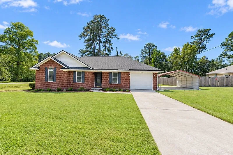 4 bed, 2.0 bath, 1625 sqft, $2,400 — Photo 2