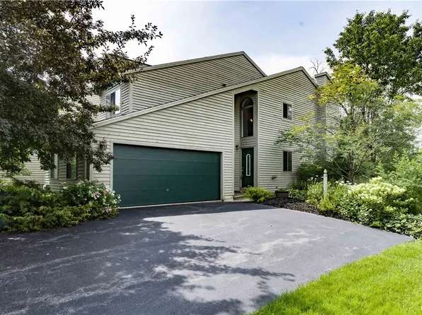 8198 Honeysuckle Dr, Liverpool, NY 13090