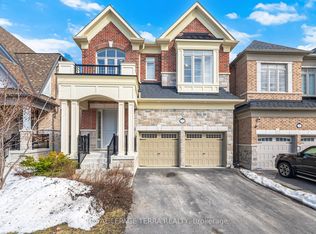 11 Lockton St, Whitby, ON L1P 0E1