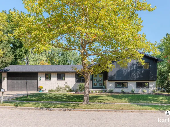 2200 Rolling Hills Dr SE, Grand Rapids, MI 49546