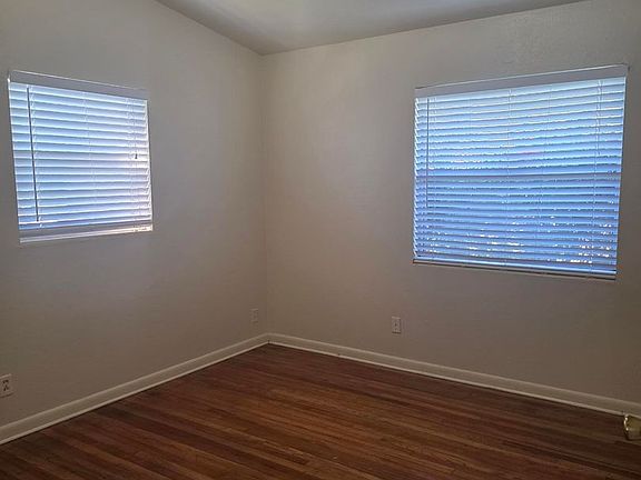5th image of 1927 Delaroche Dr E