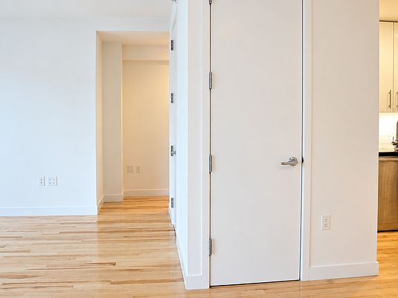 4th image of 631 E 9th St APT 1A