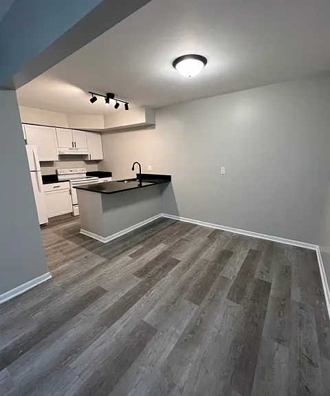 847-847 S Lake Park Ave #24E — Photo 3