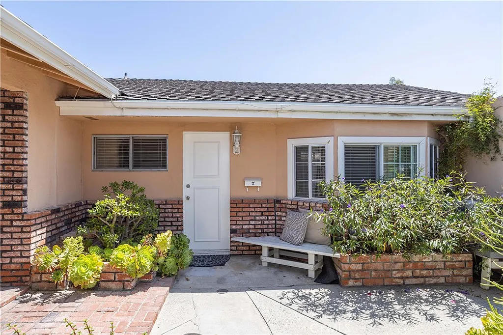 Building Photo - 10410 Amigo Ave #A