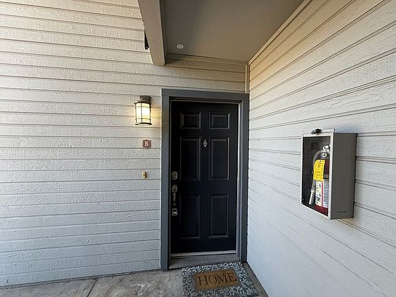 3rd image of 3901 Dale Rd APT B