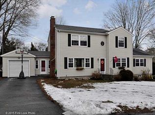 8 Cherry Ln, Barrington, RI 02806