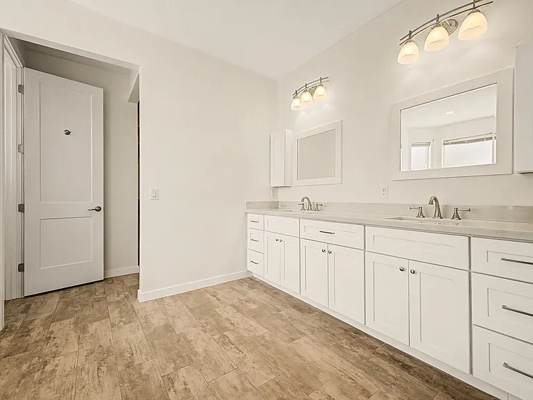 4701 E Vernon Ave — Photo 20