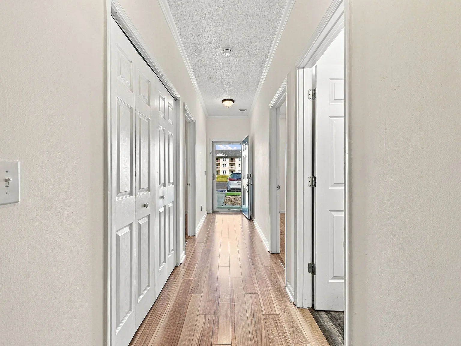 3 bed, 2.0 bath, 1540 sqft, $1,800 — Photo 2