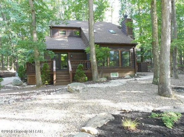 437 W Lake Valley Dr, Hazleton, PA 18202