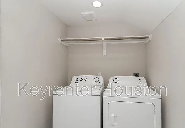 8318 Curry Rd — Photo 14