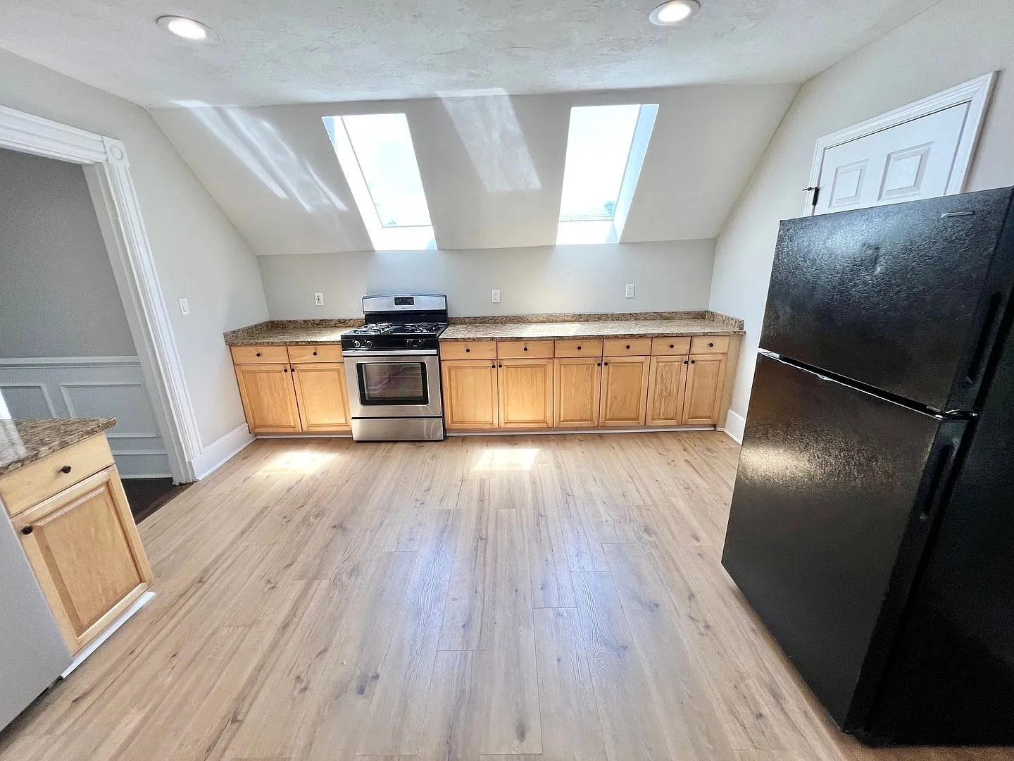 Newly Renovated Penthouse Unit — Photo 4