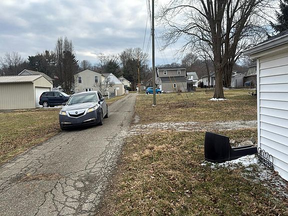 3rd image of 709 Olive Ln