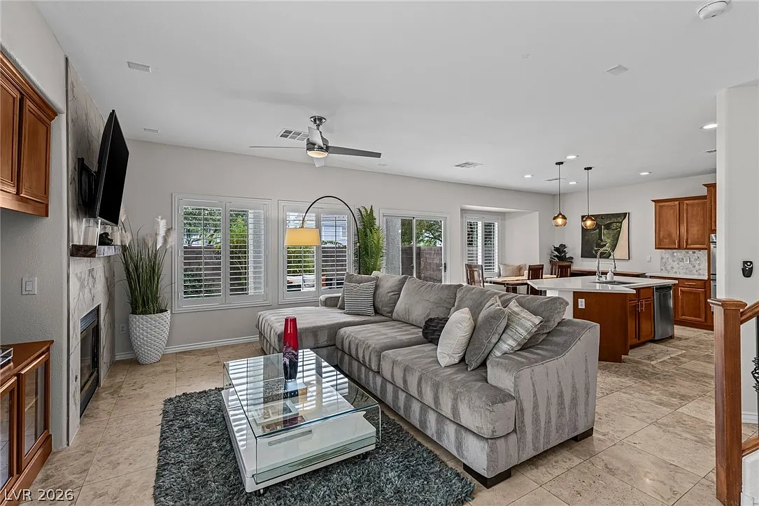 3 bed, 2.5 bath, 2090 sqft, $3,995 — Photo 3