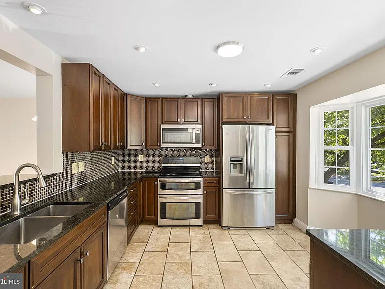 124 Barnsfield Ct #216 — Photo 5
