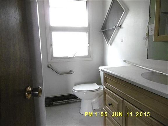 5th image of 404 Betty St