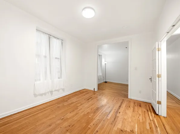 834 Riverside Drive image 4 of 12