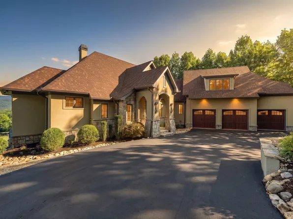 11 Clermont Ct, Travelers Rest, SC 29690