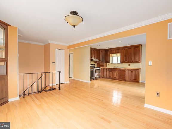 2nd image of 2 Saint Pats Cir
