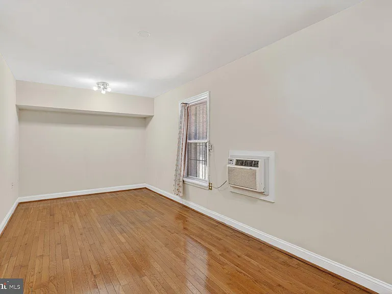 1820 Swann St NW #4 — Photo 10