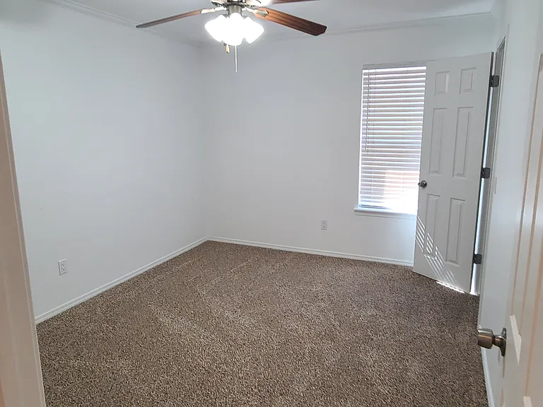 Child/guest bedroom upstairs