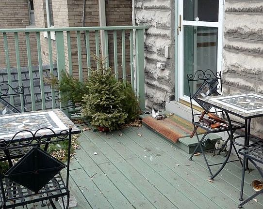Deck off of kitchen