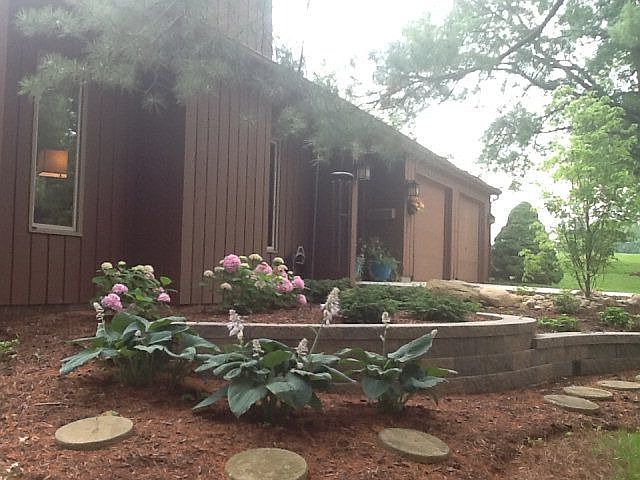 1st image of 900 Berry Ave
