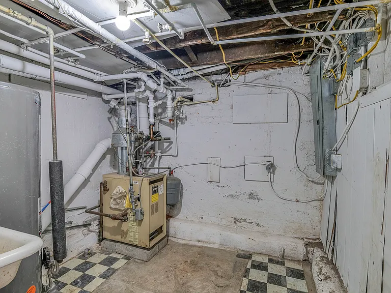 4019 Van Rennslear Ave #C — Photo 8