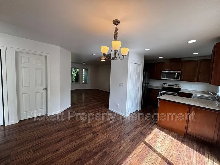 1220 Audrey Ave W — Photo 9
