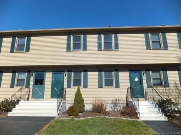 84 Village Ln, Branford, CT 06405