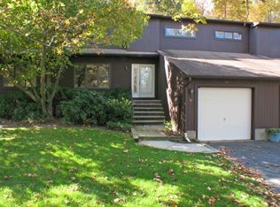 17 Mountain Ridge Dr, Cedar Grove, NJ 07009