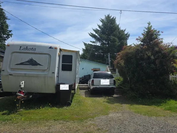 942 S Beacon St, Rockaway Beach, OR 97136