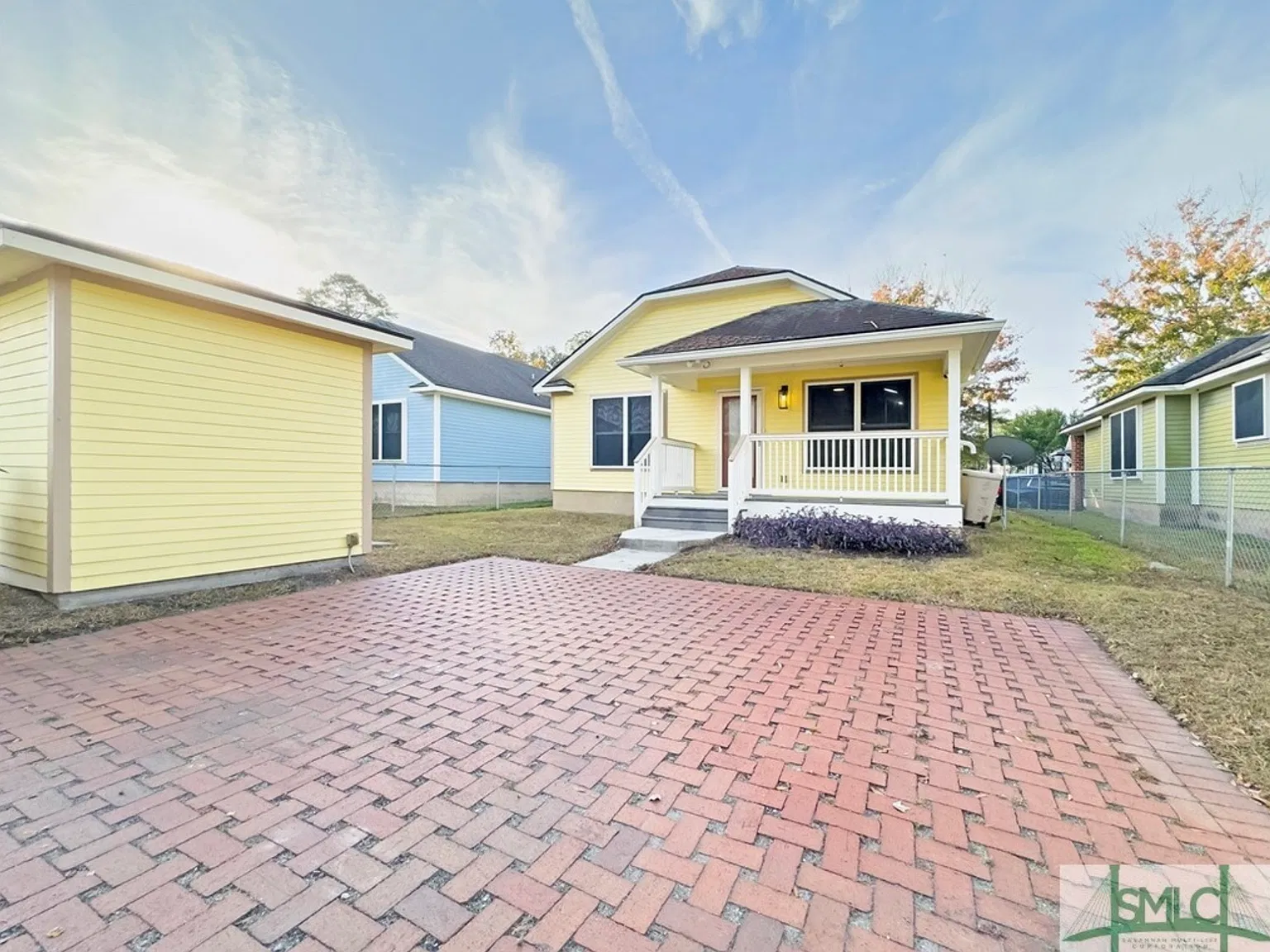 3 bed, 1120 sqft, $2,300 — Photo 2