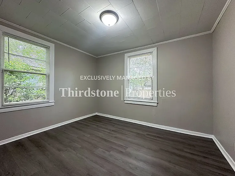 2913 W 2nd St — Photo 11