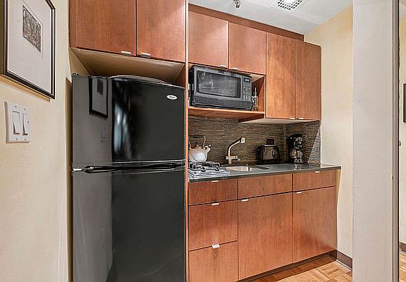 3rd image of 150 Central Park S #1105