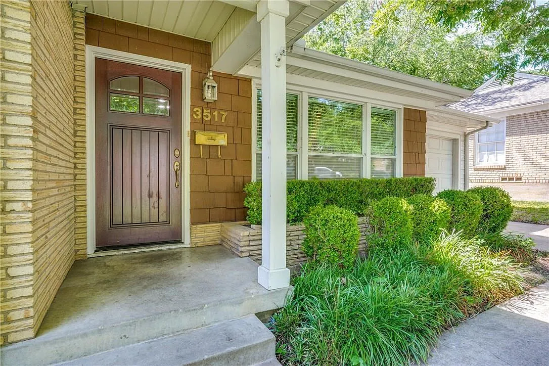 5 bed, 3.0 bath, 2011 sqft, $4,000 — Photo 4