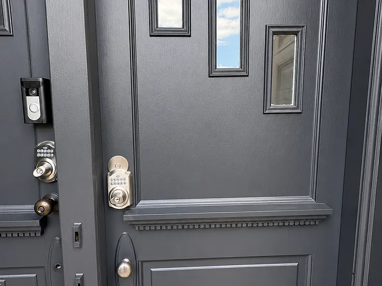 3921 Iowa Ave — Photo 2