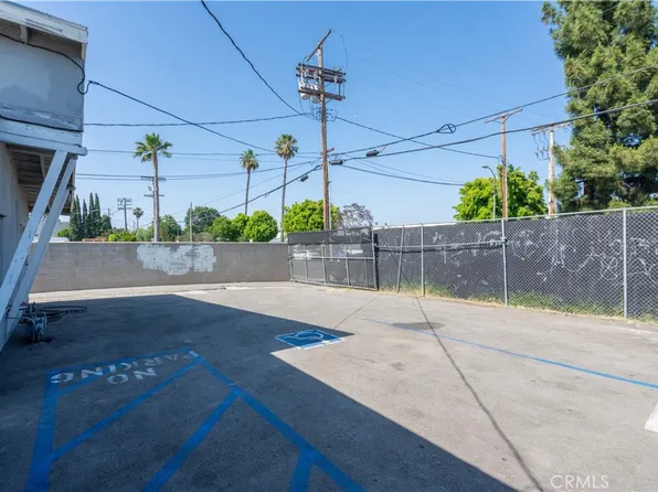 7033 Valjean Ave, Van Nuys, CA 91406