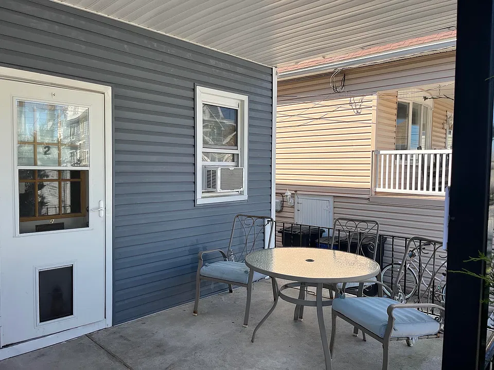 126 E Hildreth Ave #2