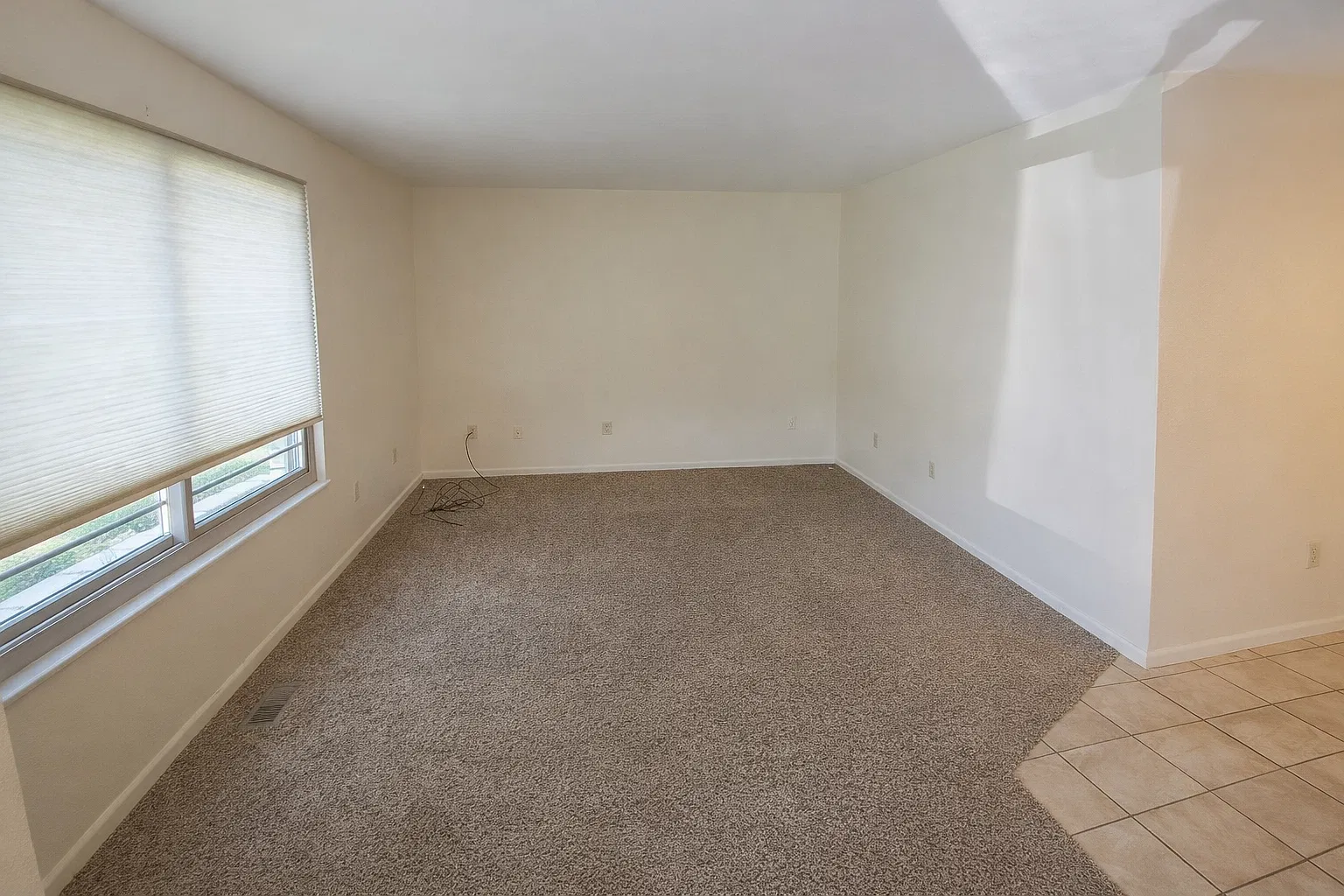 2 bed, 1.5 bath, 1100 sqft, $1,200 — Photo 2