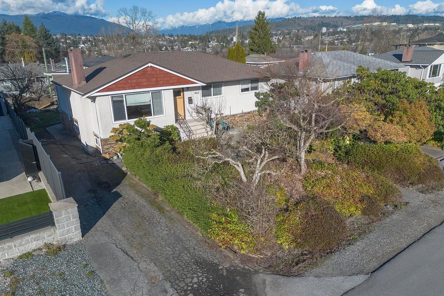 5745 Laurel St photo 1