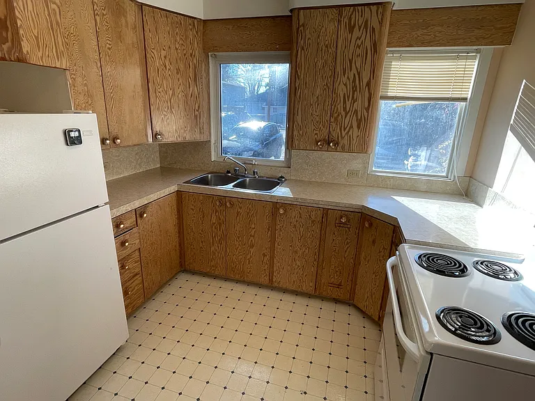 1302 Elliott St — Photo 4