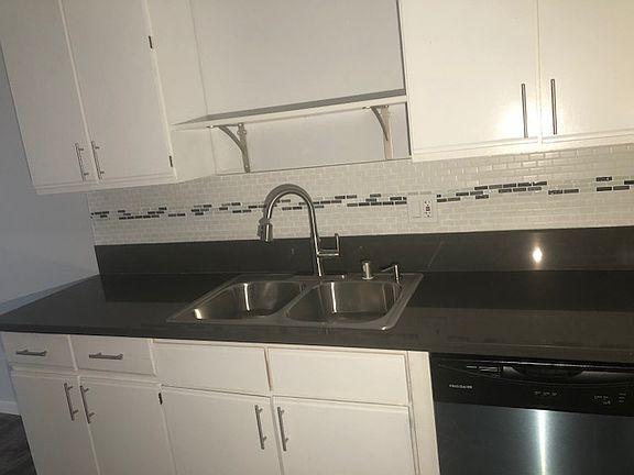 3rd image of 3243 Portola Ave