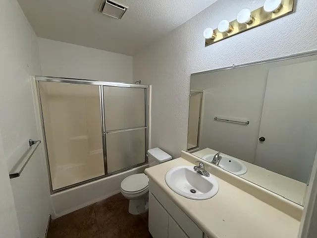 123 E Walnut St #F — Photo 4