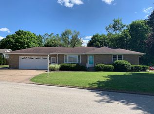 242 Hillcrest Dr, Geneseo, IL 61254