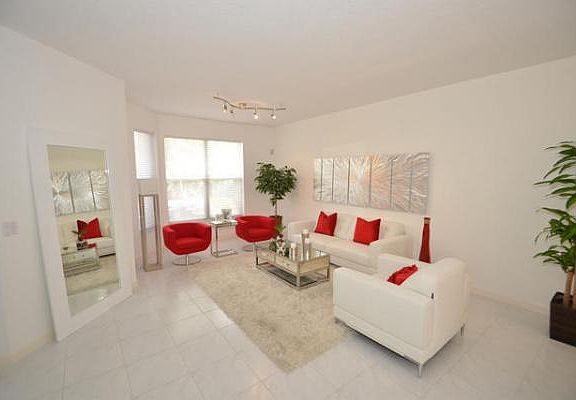 Home For Sale In Woodfield Country Club