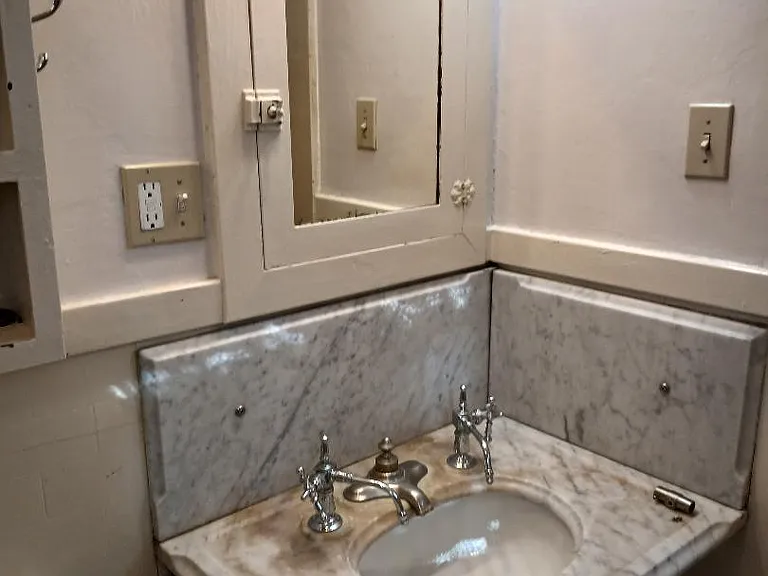 233 N Franklin St #1/2 — Photo 12
